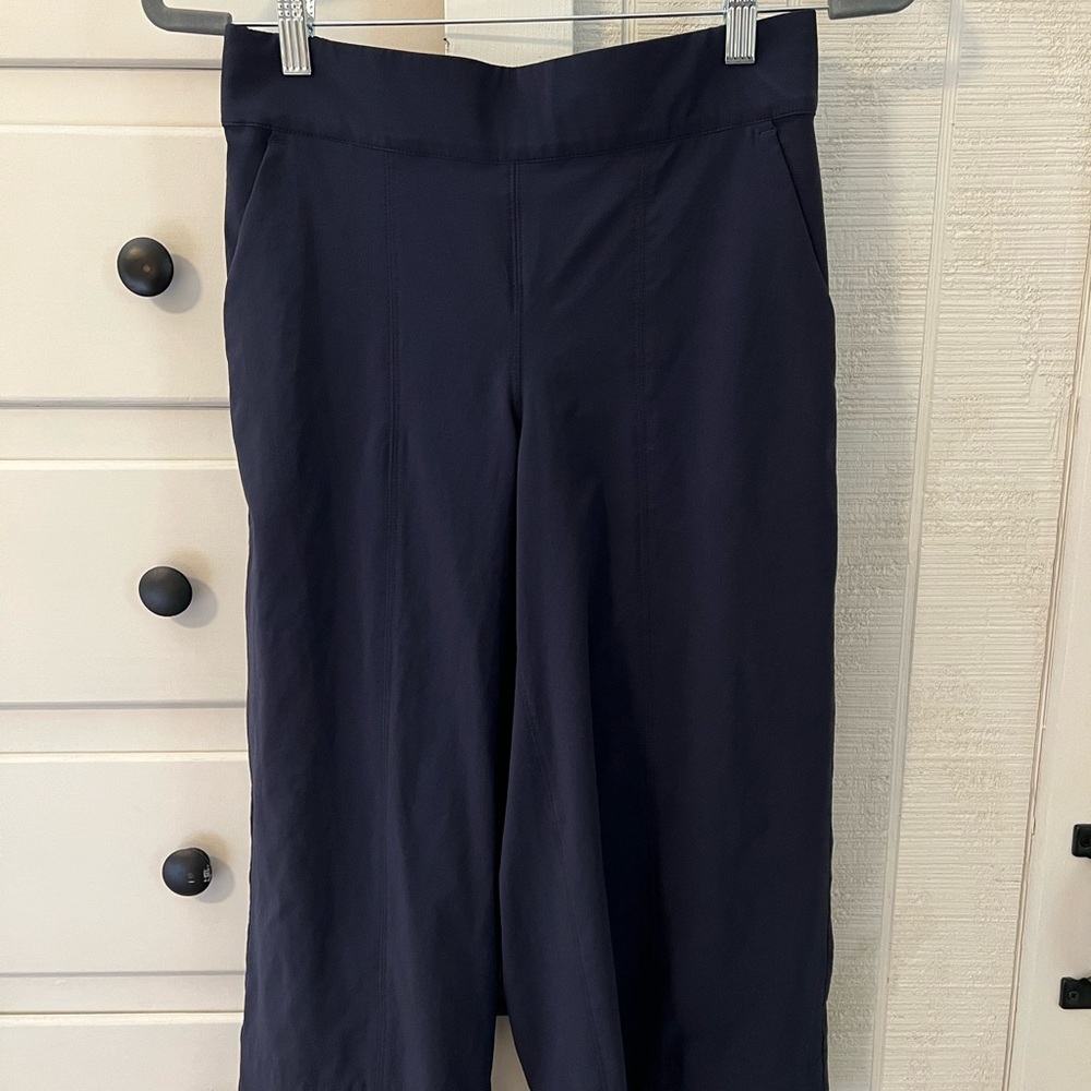 Athleta Savannah Bermuda shorts (Navy)
